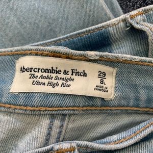 Abercrombie & fitch ultra high rise ankle straight jean size 29L